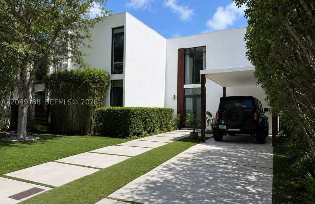 8631 Arboretum Ln Gallery 2