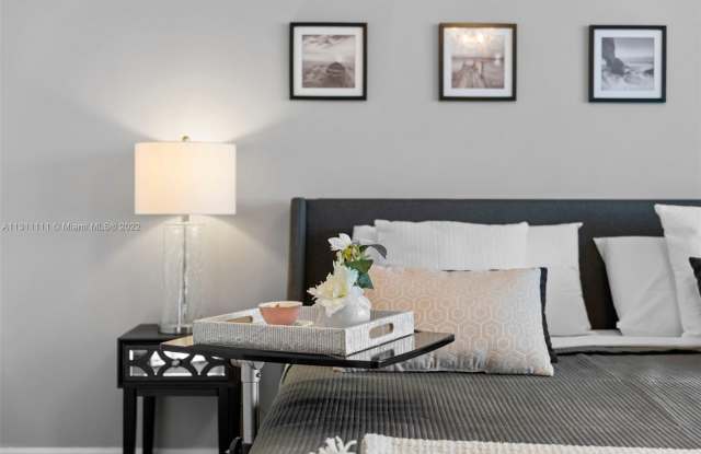 18100 N Bay Rd photos photos