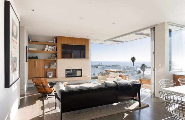 3208 Ocean Drive Gallery 2