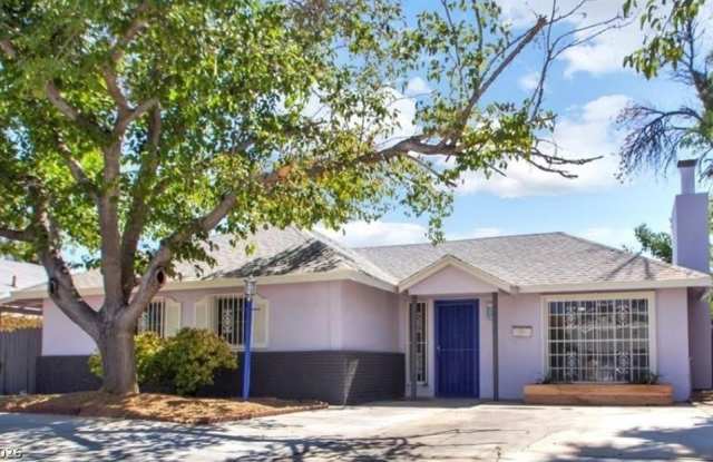 1056 E Oakey Boulevard photos photos