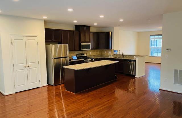 227 West General Grey Court Gallery 2