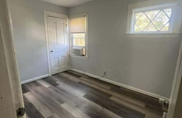 2107 Lake Avenue - Up Gallery 2