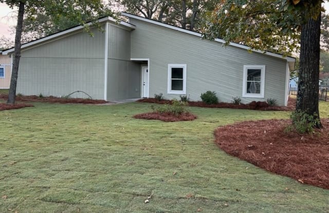 110 Eastlake Drive - 110 Eastlake Drive, Warner Robins, GA 31093