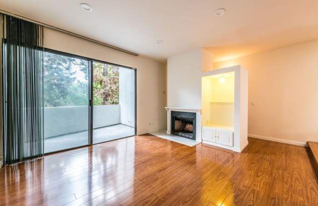 Modern Style 3 Bed / 3 Bath Townhouse + Bonus Room in North Alhambra! photos photos