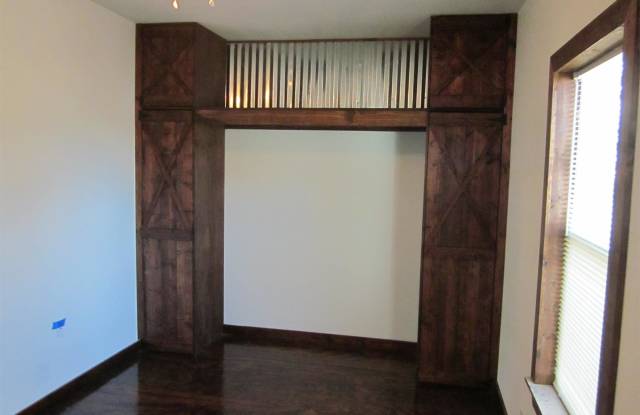 2405 First Street Gallery 3
