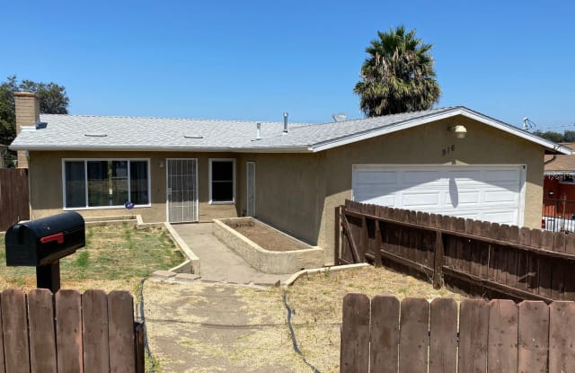 916 Winston Dr - 916 Winston Drive, San Diego, CA 92114
