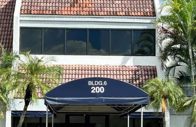 200 Lakeview Dr photos photos