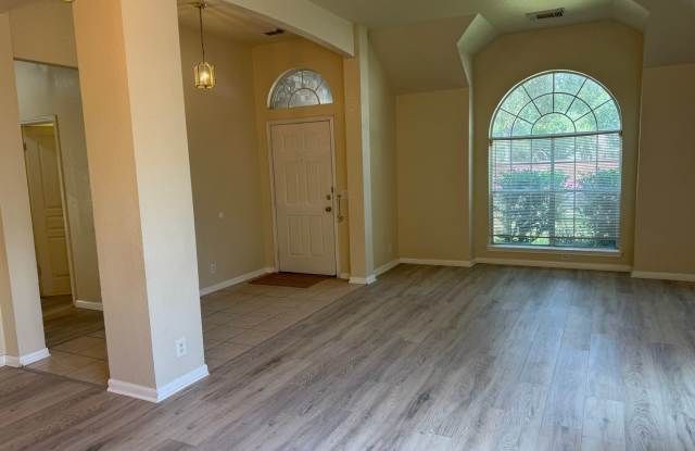 Welcome home to 2520 Crested Heights! Gallery 4