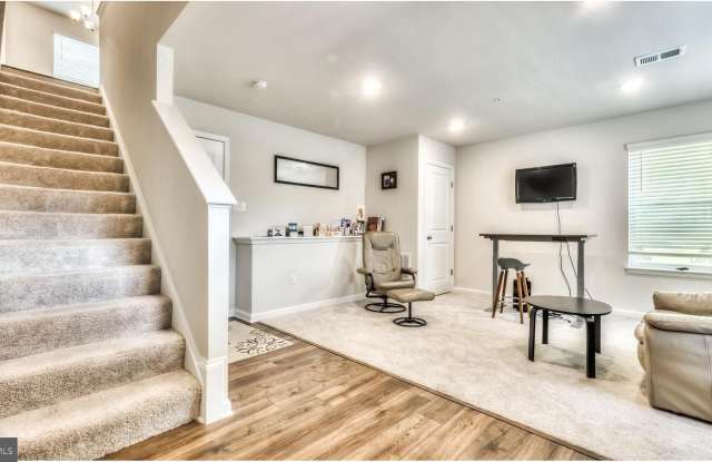4320 ROLAND HEIGHTS Avenue Gallery 2
