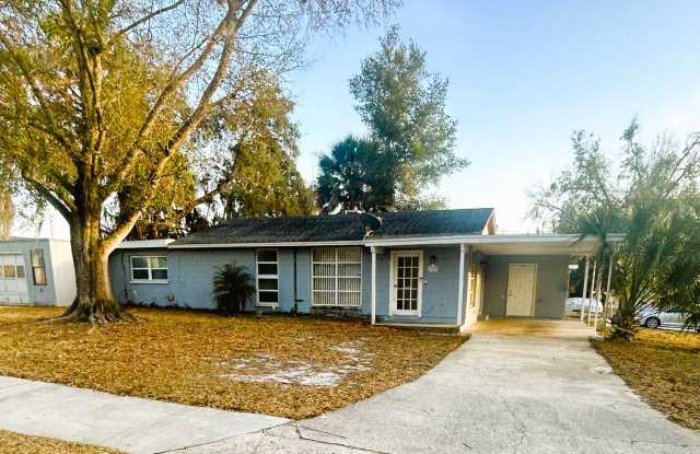 *HALF OFF FIRST MONTH’S RENT!* Cozy 2-Bedroom Home with Bonus Space  Large Yard in Leesburg photos photos