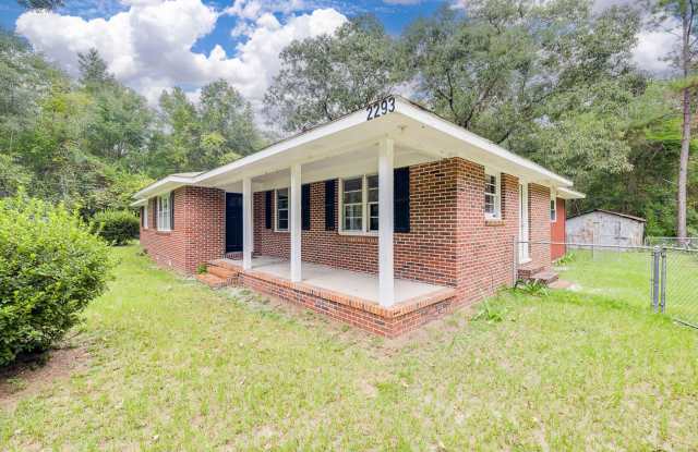 Spacious 5-Bedroom Home on 1.6 Acres with Fenced Yard in Rincon! Gallery 3