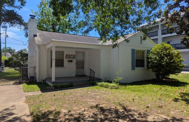 2 bedroom 1 bath near Campus Available Now photos photos