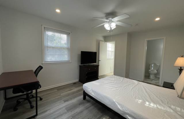 4199 University Dr photos photos