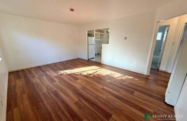 Updated 2BR/1BA Duplex Unit in Burlingame – Private Backyard & Detached Garage Gallery 4