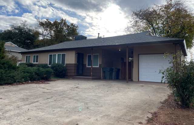 Nice House in E. Redding  close to shopping!! - 3285 Bechelli Lane, Redding, CA 96002