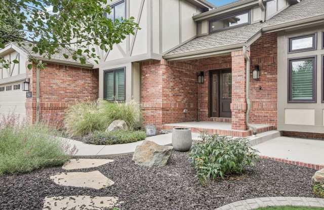Rare Rental Opportunity in The Hamlet, Luxury 4 bed/4 bath with office! Gallery 4