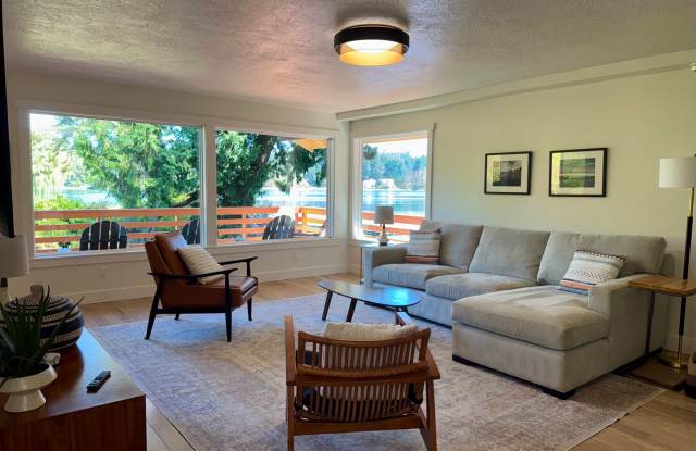 NO BANK WATERFRONT....Eagle Harbor photos photos