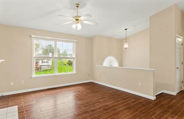 3 Bed / 3 Bath. Pet Friendly. Easy access to US 460 / I 81. Gallery 3