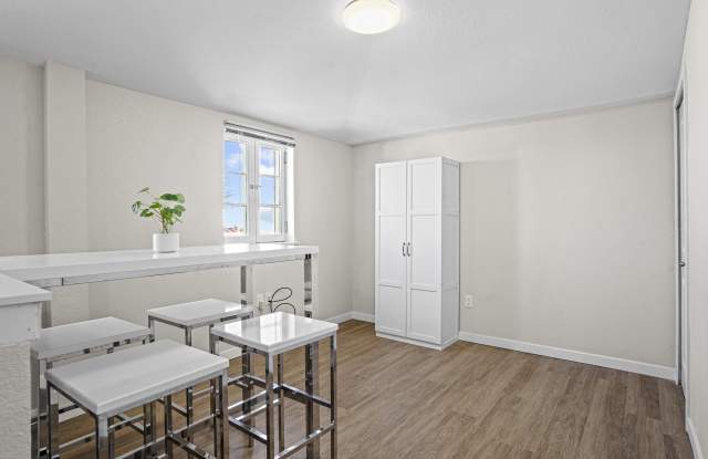 891 Exchange Gallery 3