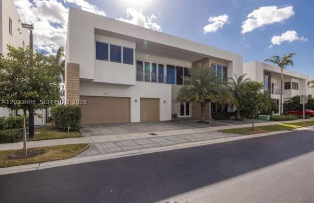 10250 NW 75th Ter Gallery 1