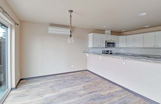 3 Bed 2.5 Bath Townhome - A/C - Pet Friendly - NAS Whidbey Gallery 4