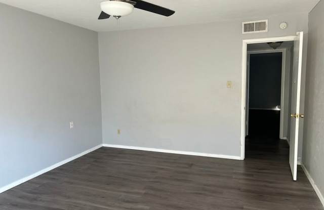 3101 Rufe Snow Gallery 4