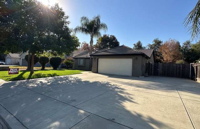 Cozy NW Visalia Home Rent Ready! Gallery 2