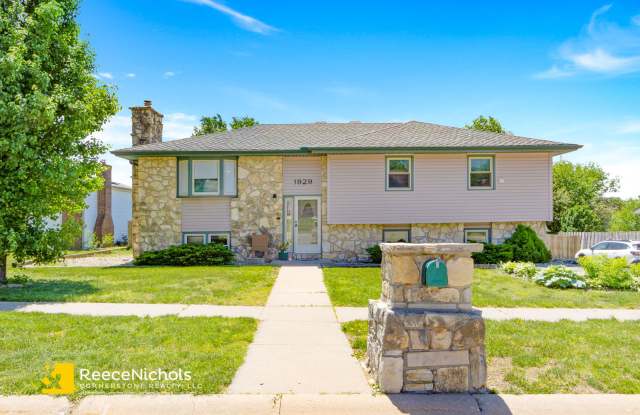 Great home in wonderful neighborhood! photos photos