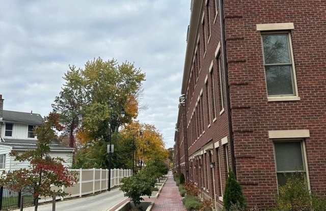 946 HEIGHTS Alley SE Gallery 2