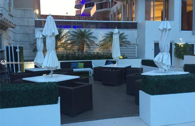 4775 Collins Ave photos photos