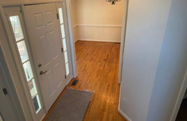 1005 Pearson Farms Road - Bev Roberts Rentals and Property management Gallery 3