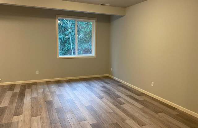 LIKE NEW End Unit Kalama Townhouse for Rent - 195 Cloverdale Rd Unit H Gallery 4