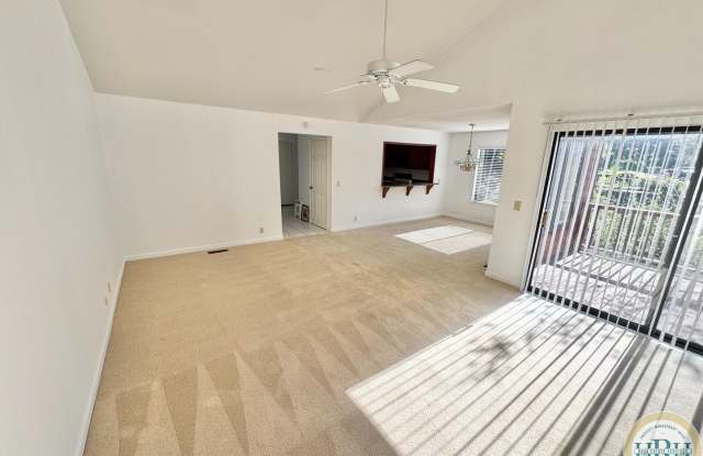 Charming 3-Bedroom, 2.5-Bathroom Condo in Novato - 876 Arlene Way, Novato, CA 94947