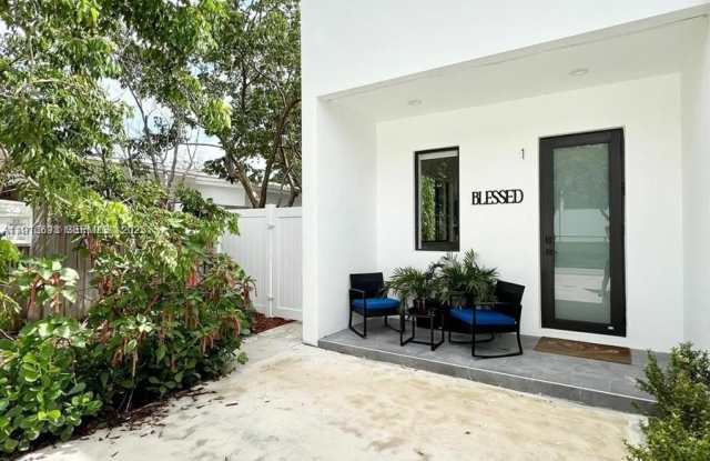 2150 SW 46th Ct photos photos