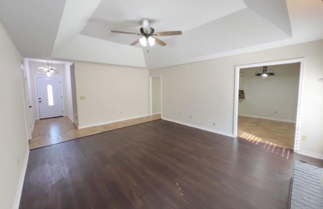 Luxurious Home, Ideal Location! Gallery 4
