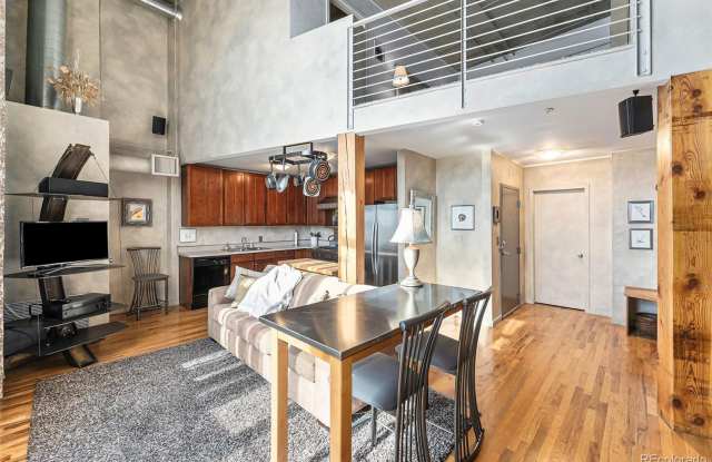 Beautiful One Bedroom Loft in Golden Triangle. photos photos
