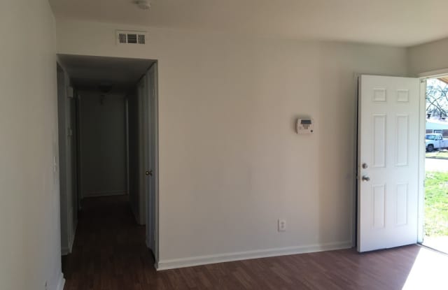 Coming soon!! 3 Bedroom 2 Bath!! Gallery 4