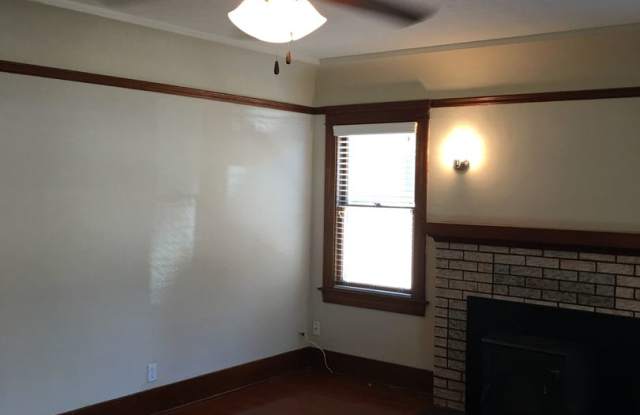 Charming Tower Bungalow for Rent Gallery 4