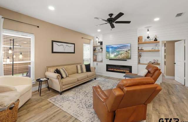 17127 Meadowview Ln Gallery 4