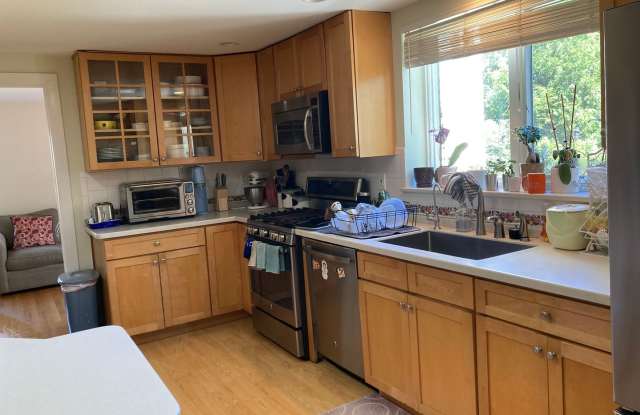 Huge 4 bed single family house in Newton for rent!! Gallery 3