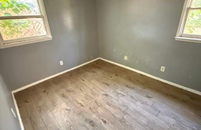 Handyman Special $0 First Month's Rent / “You fix, you SAVE BIG!!” Contact Diane for details: 806 704-3055 ext 2 Gallery 4