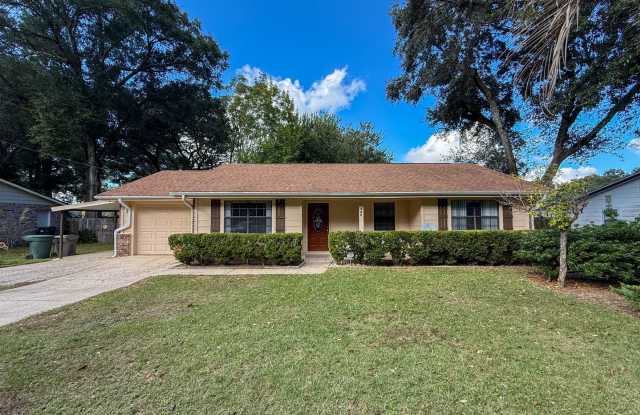 Well maintained 3 bedroom 2 bath home available for rent in Pensacola! - 940 Candlestick Drive, Ensley, FL 32514