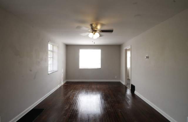 2nd floor one bedroom on south High Gallery 1