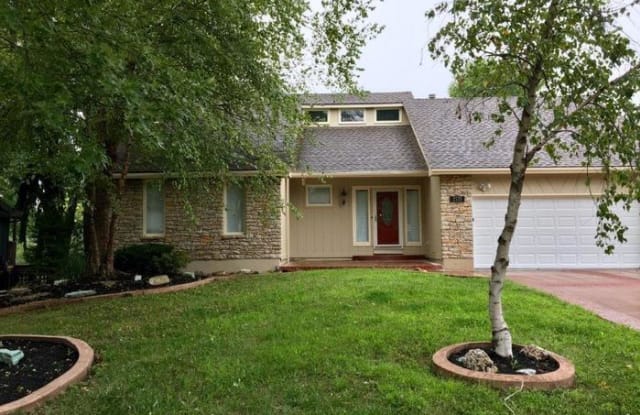 2115 Northwest 11 Street - 2115 Northwest 11th Street, Blue Springs, MO 64015