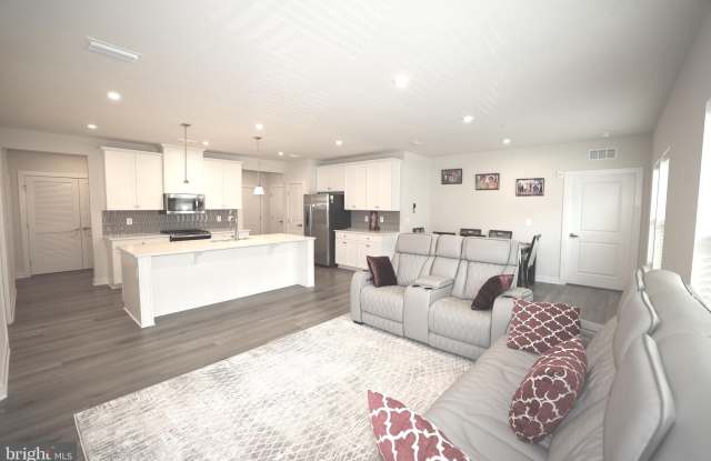 21480 MOUNT STERLING Terrace Gallery 3