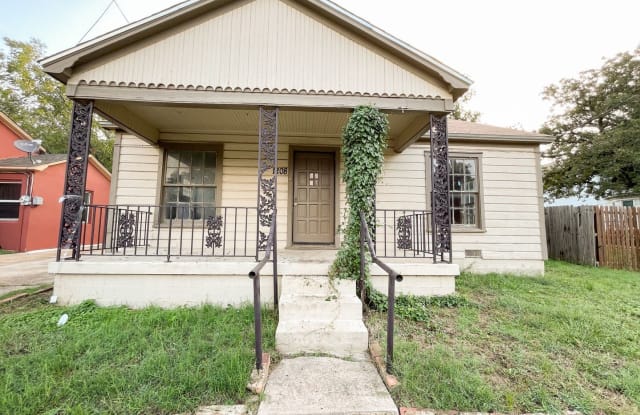 1208 N Oak Ave - 1208 North Oak Avenue, Mineral Wells, TX 76067
