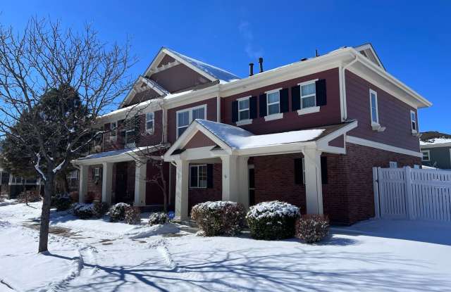 Beautiful 3 Bed/2.5 Bath End Unit Two-Level Townhome! Wonderful Deck off Living Room in Spacious Backyard Space. - 1121 South Richfield Street, Aurora, CO 80017