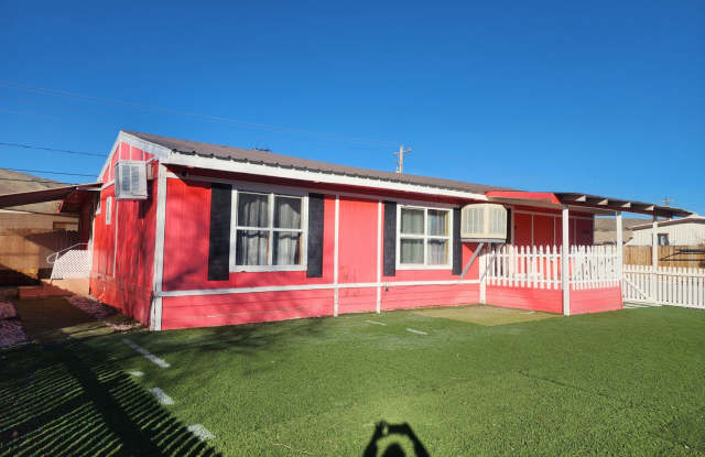 Beautiful 3 Bedroom with additonal 4th bedroom! Larg fenced front backyard!! photos photos Beautiful 3 Bedroom with additonal 4th bedroom! Larg fenced front backyard!! photos photos