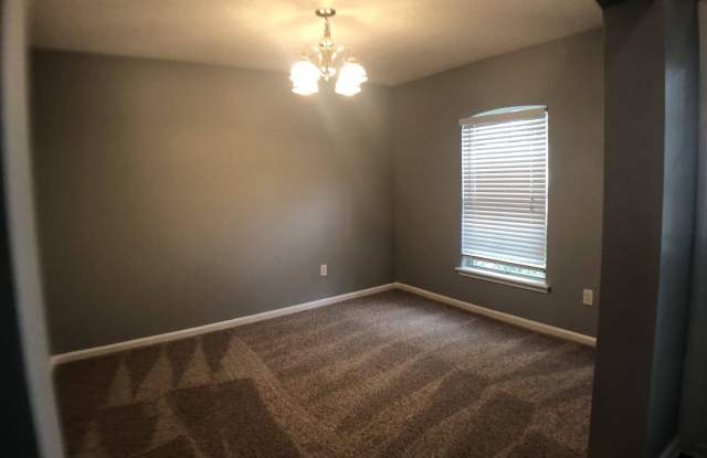 2919 CENTERWOOD DRIVE N Gallery 2