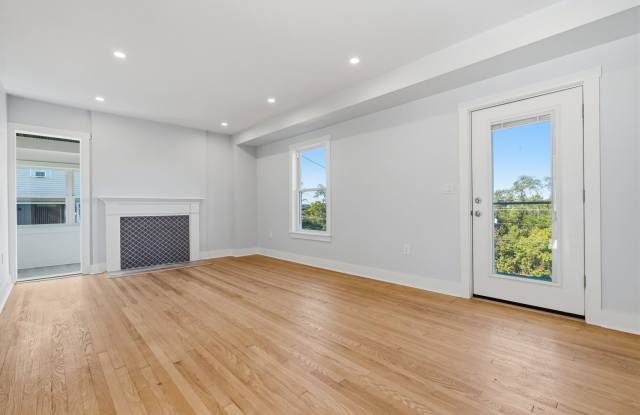 Newly renovated 3 bedroom beauty in Upper St. Clair! Available NOW! Gallery 4